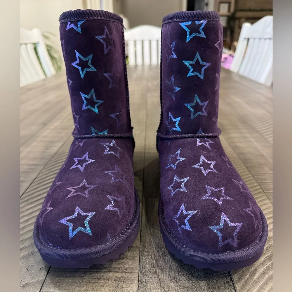 UGG Classic ll Iridescent Stars Boot - Starry Boots Youth/Big Kid Size 6 (NWOT)